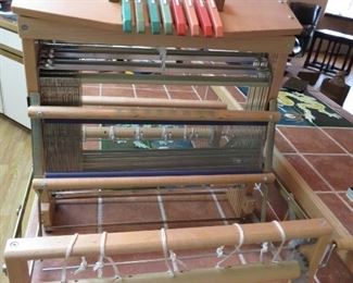 Leclerc Voyageur #2120 Loom like new, 20" deep, 19" wide and 20" tall