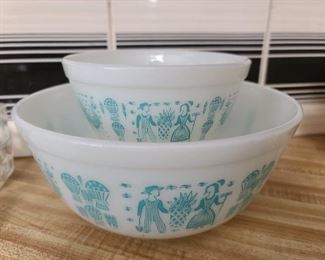 ORIGINAL TEAL WHITE AMISH BUTTERPRINT VINTAGE PYREX MIXING BOWLS