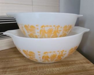 ORIGINAL & SUPER RARE PUMPKIN ORANGE AMISH BUTTERPRINT VINTAGE PYREX HANDLED BOWLS