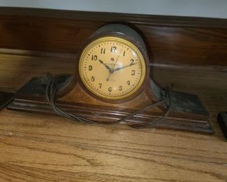 Mantle Clock