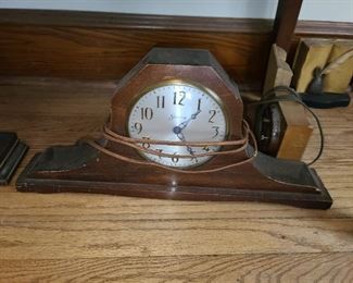 Mantle Clock