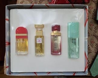 Elizabeth Arden Perfume Set (NEW IN BOX)