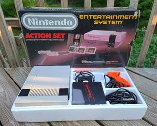 ORIGINAL 1988 NINTENDO ENTERTAINMENT SYSTEM NES ACTION SET