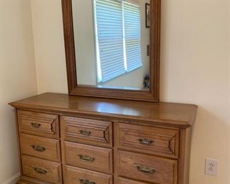 Young Hinkle Dresser/Mirror