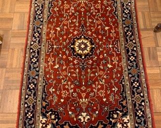 4'9" x 2'9" Hand Knotted Wool Carpet/Rug