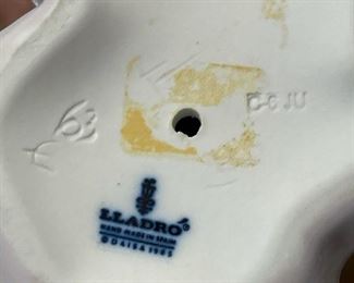 LLADRO English Lady with Parasol Figurine - 5324