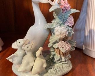 LLADRO How Do You Do Figurine - 1439