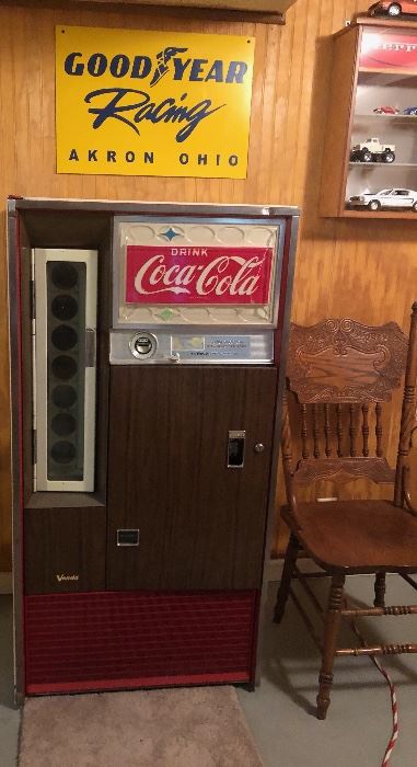 Vintage Coke machine in working condition 