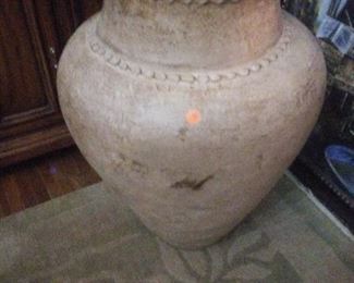 Giant decorative pot for Are a gements