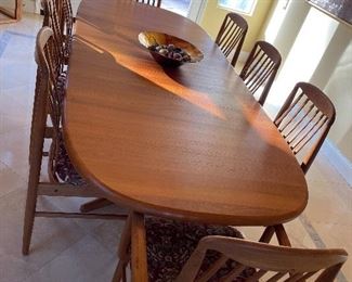 Skovby dining table w/ 2 leaves & 8 BENNY LINDEN chairs!