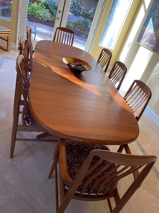 Skovby dining table w/ 2 leaves & 8 BENNY LINDEN chairs!