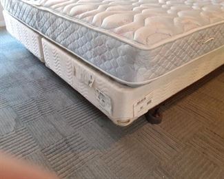 Sealy Posturepedic King size mattress and box 