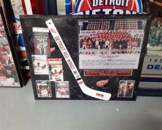 Detroit Red Wings photo plaque with hockey cards 1997 Stanley Cup champions $35