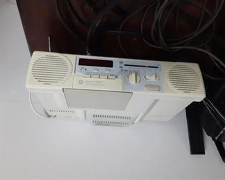Under-counter GE Spacemaker stereo $7