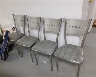 4 aluminum dining chairs $25 for all
