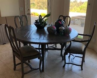 Dining table/4 chairs!