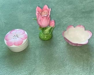 A Mottahedeh Design Decorative Flower Accessories