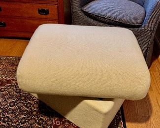 Detail - slip cover removed - storage ottoman