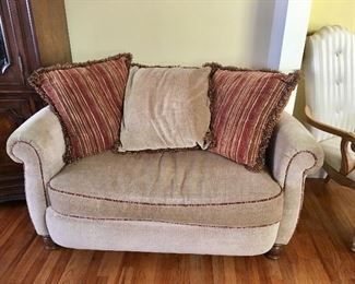 Upholstered Pillowback Loveseat