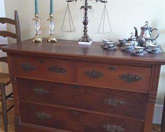 Very pretty Oak chest