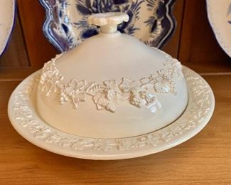 $40 - Covered server- Wedgwood Embossed Queens Ware, Made in England.  5"H; 7"Diam.