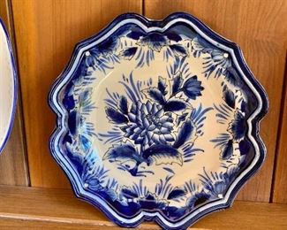 $25 - Godinger blue and white scalloped plate- I. Godinger & Co.  8"Diam