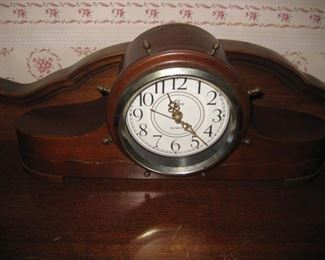 Elgin Quartz mantle clock