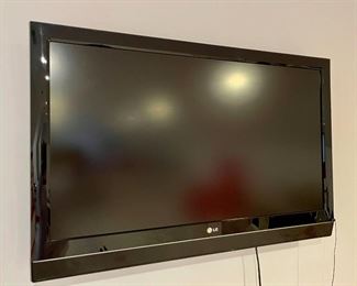 Item 20:  LG TV:  $125