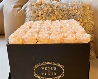 Item 130:  Venus ET Fleur Eternity Roses:  $145