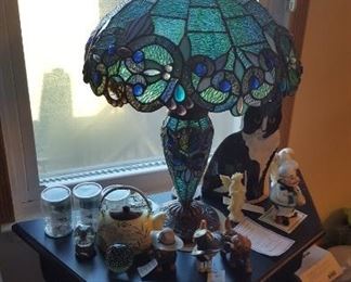 Beautiful reproduction stained glass table lamp