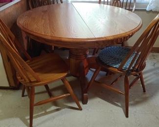 Oak kitchen table with 4 chairs and leaf