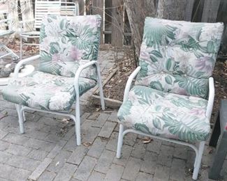 patio chairs with cushions