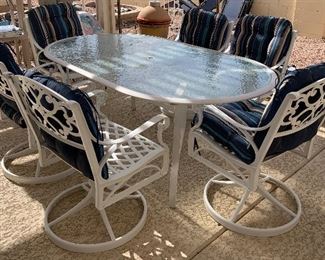 Oval Metal Patio Table w 6 Chairs