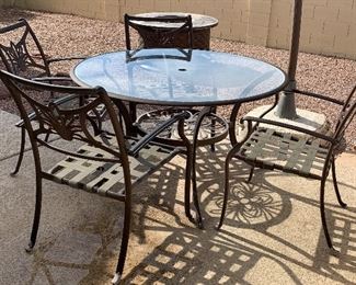 Patio Table w 4 Chairs