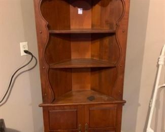 Corner cabinet