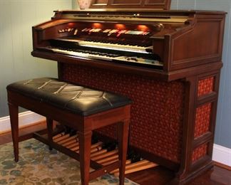 Thomas Monticello Organ w/ Moog