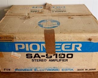 Vintage Pioneer SA 9100 Amplifier with original Box