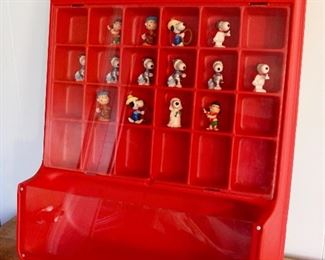 Vintage SNOOPY Peanuts Retail Display