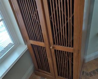 Wine cabinet