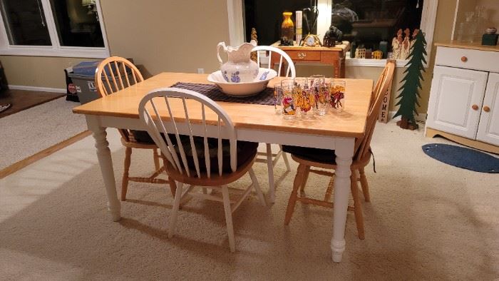 Cute Kitchen Table with 5 Chairs