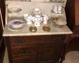 Items Located In The Dining Room
