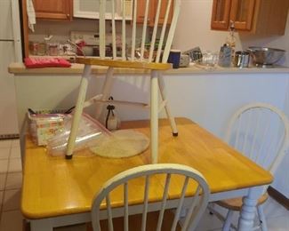 kitchen table and chairs - - 