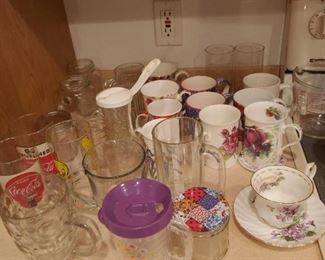 glasses/cups and saucers - 