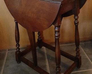 Small Antique drop-leaf side table