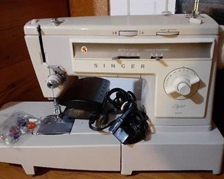 Vintage Singer Stylist 533 sewing machine, tested operational