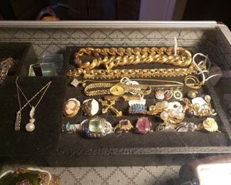Jewelry case full, only onsite on the weekend (NOT PART OF THE $5 SALE)