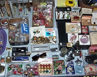 Sample of smalls & costume jewelry