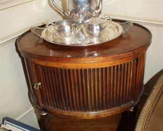 ACCENT TABLE, TEA SET