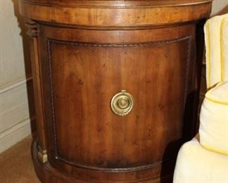 ACCENT TABLE
