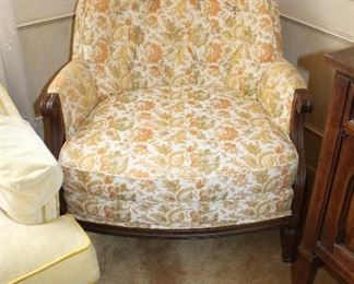 UPHOLSTERED ACCENT CHAIR